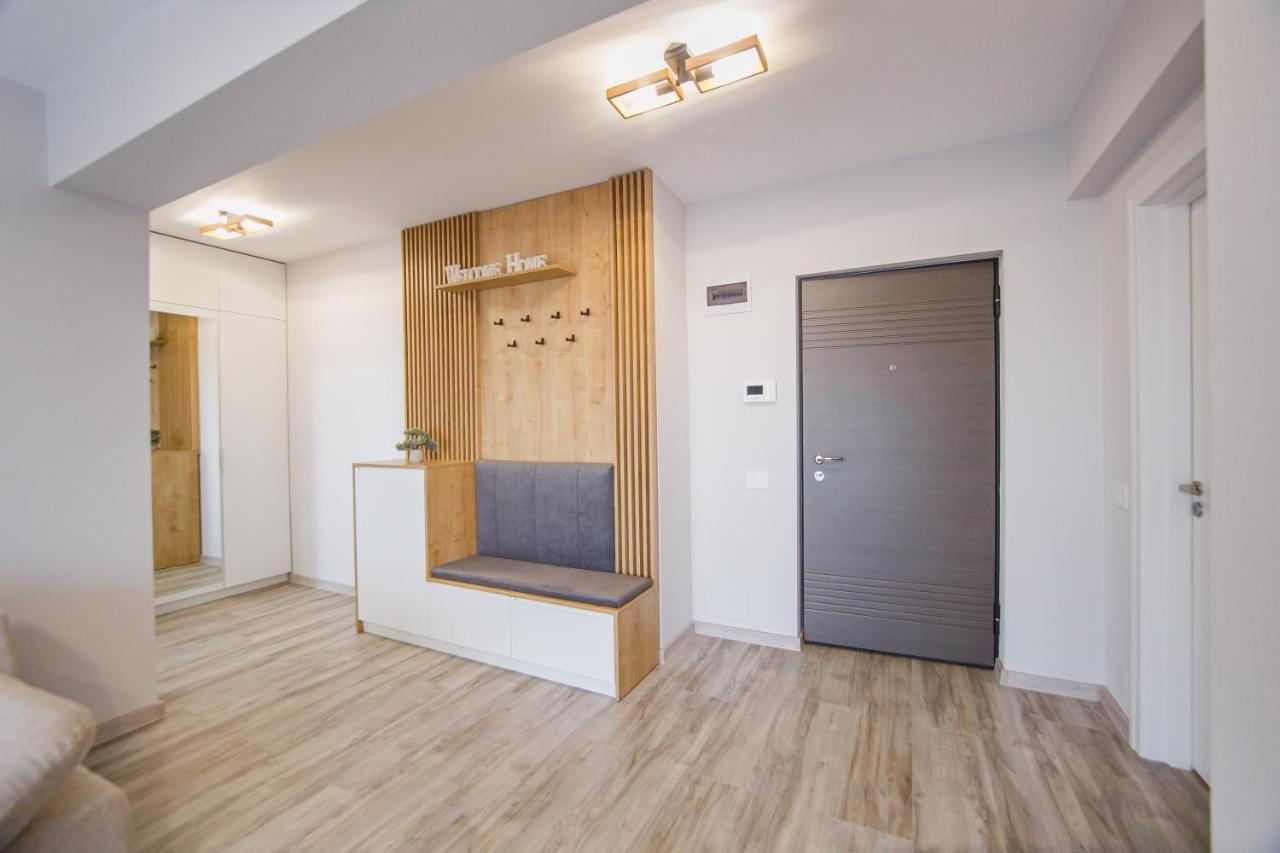 Creamy Wood Haven Apartment Oradea Exterior foto
