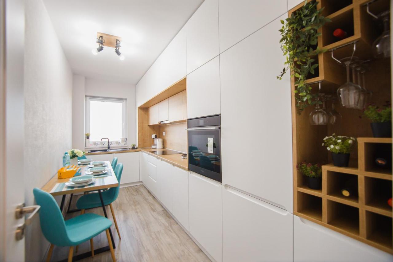 Creamy Wood Haven Apartment Oradea Exterior foto