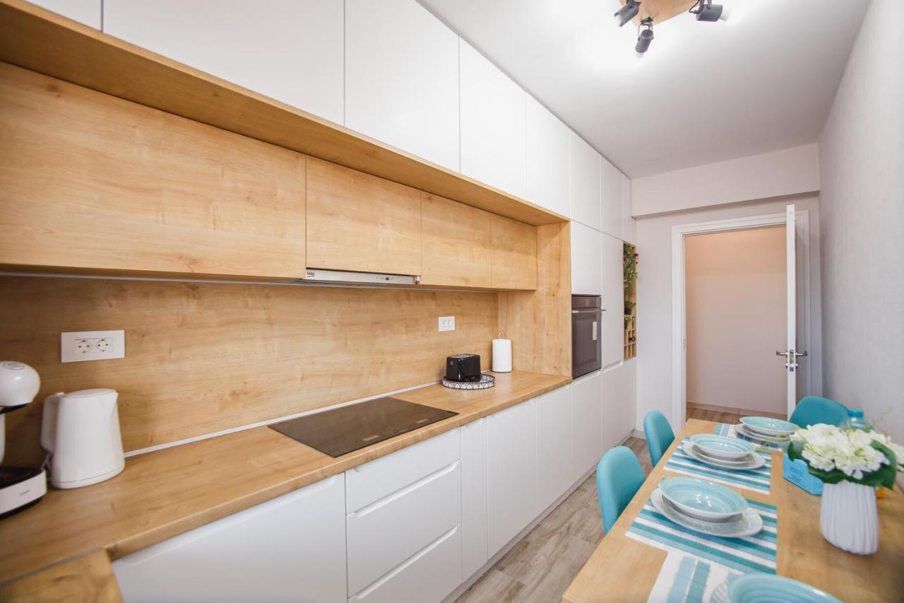 Creamy Wood Haven Apartment Oradea Exterior foto