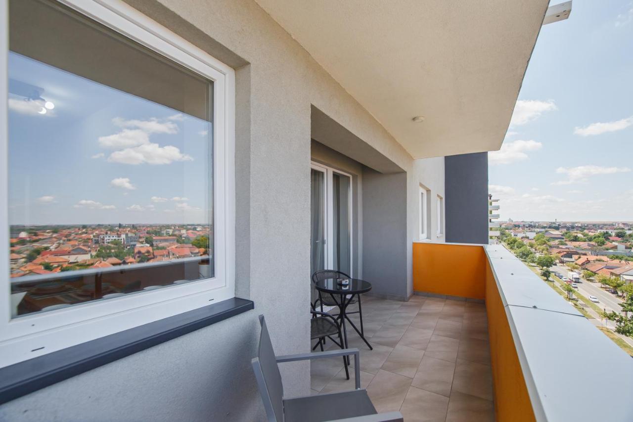 Creamy Wood Haven Apartment Oradea Exterior foto