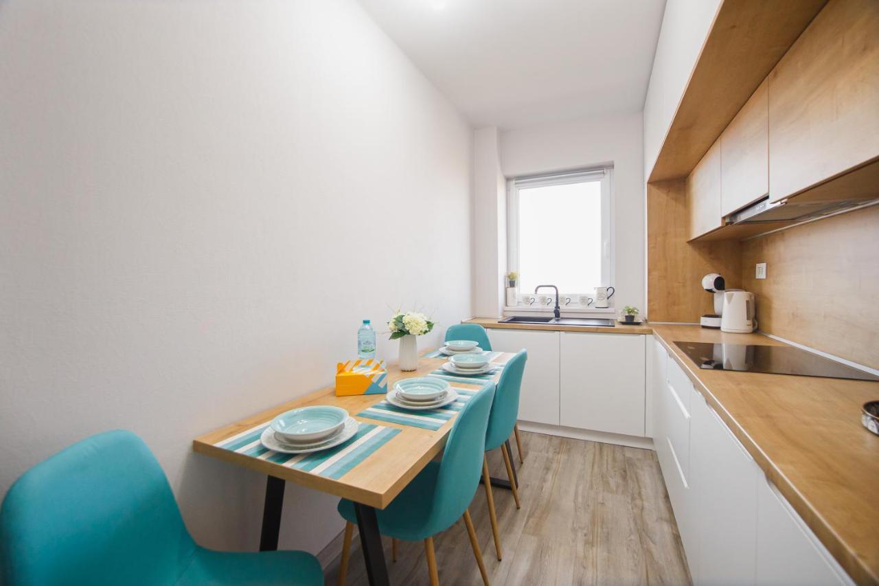 Creamy Wood Haven Apartment Oradea Exterior foto