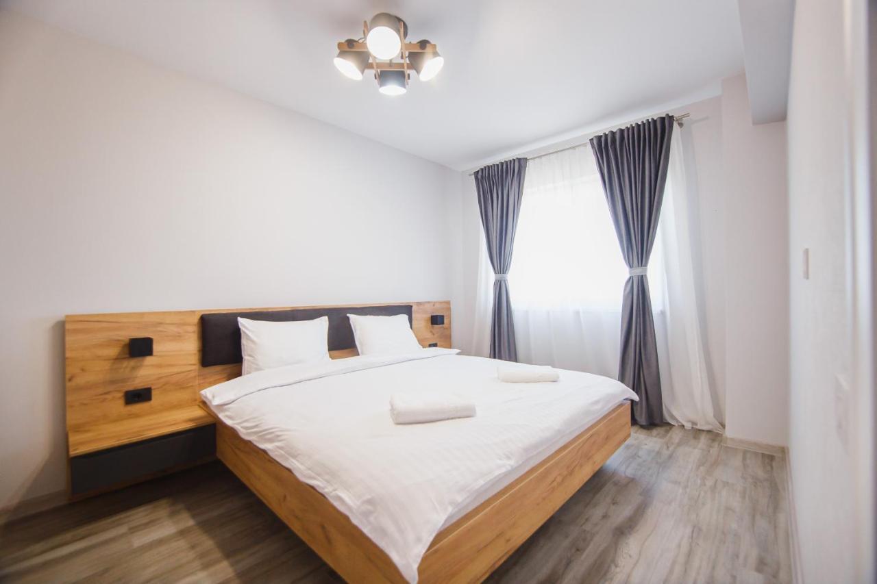 Creamy Wood Haven Apartment Oradea Exterior foto