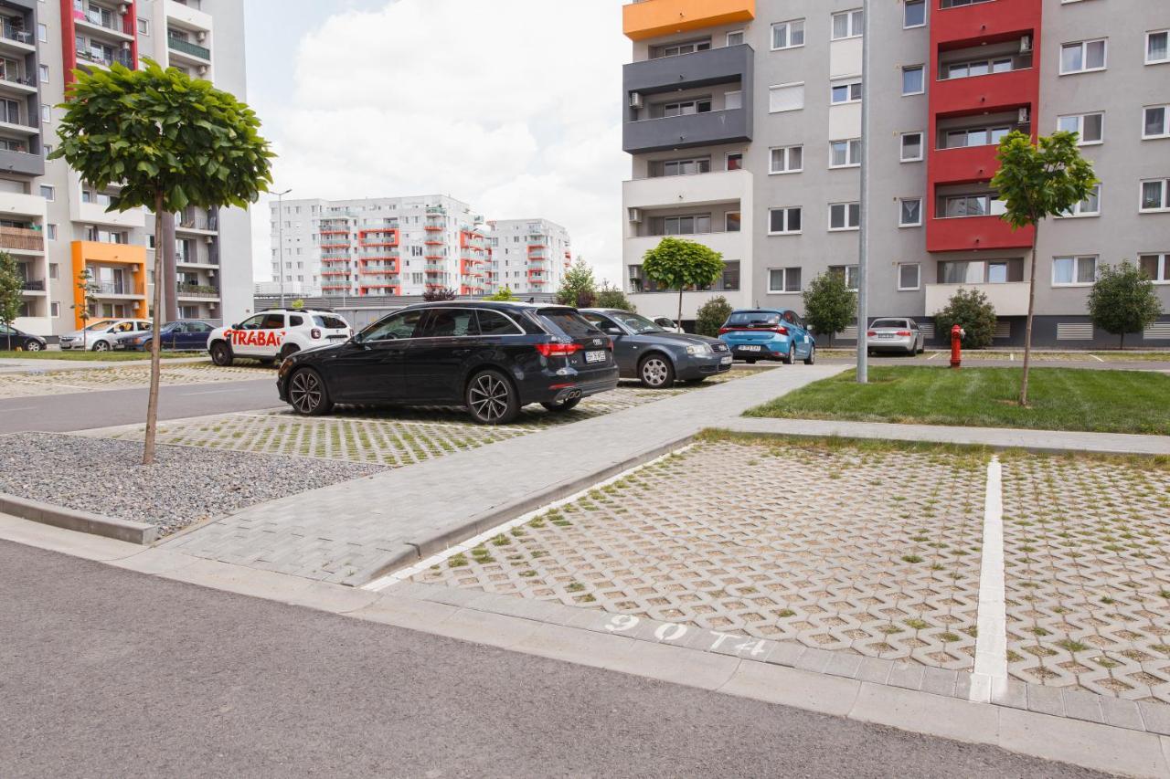 Creamy Wood Haven Apartment Oradea Exterior foto