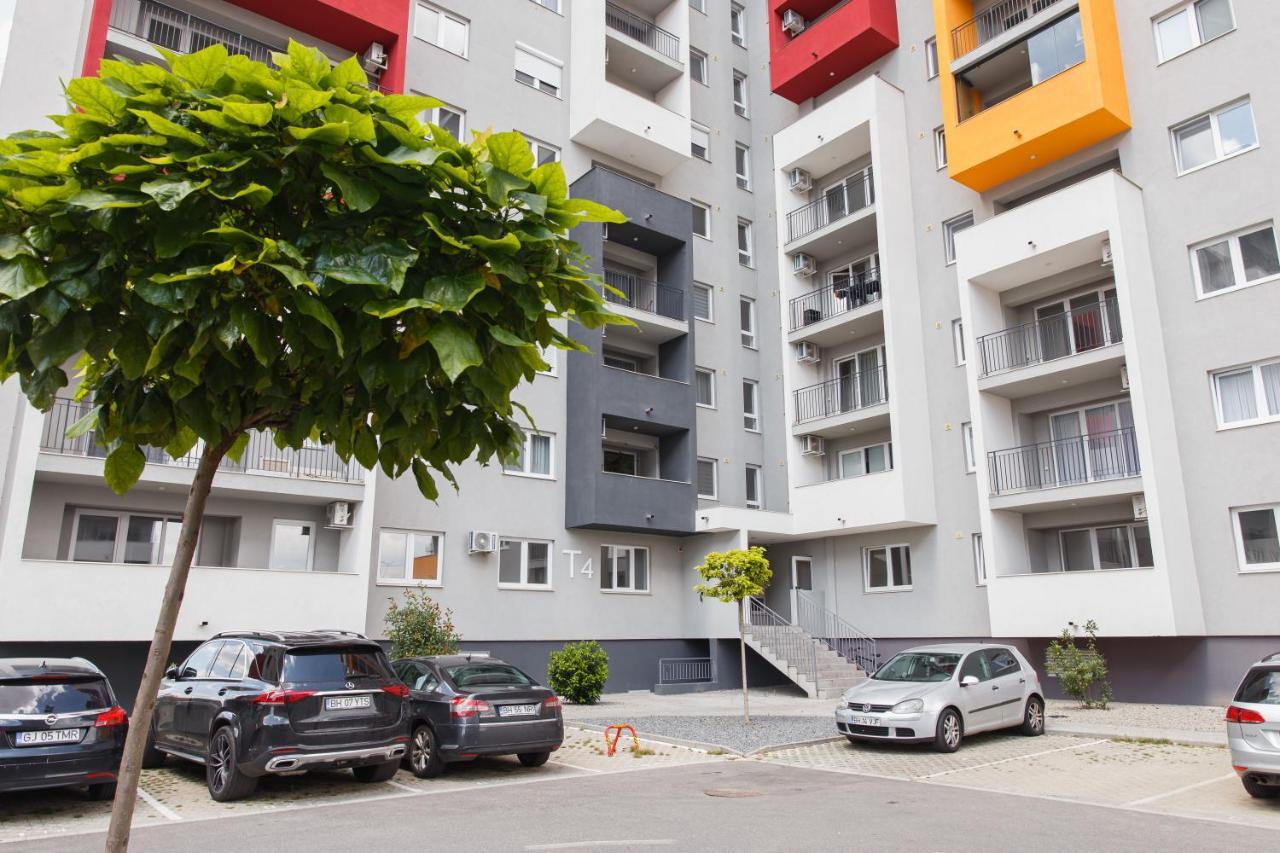 Creamy Wood Haven Apartment Oradea Exterior foto