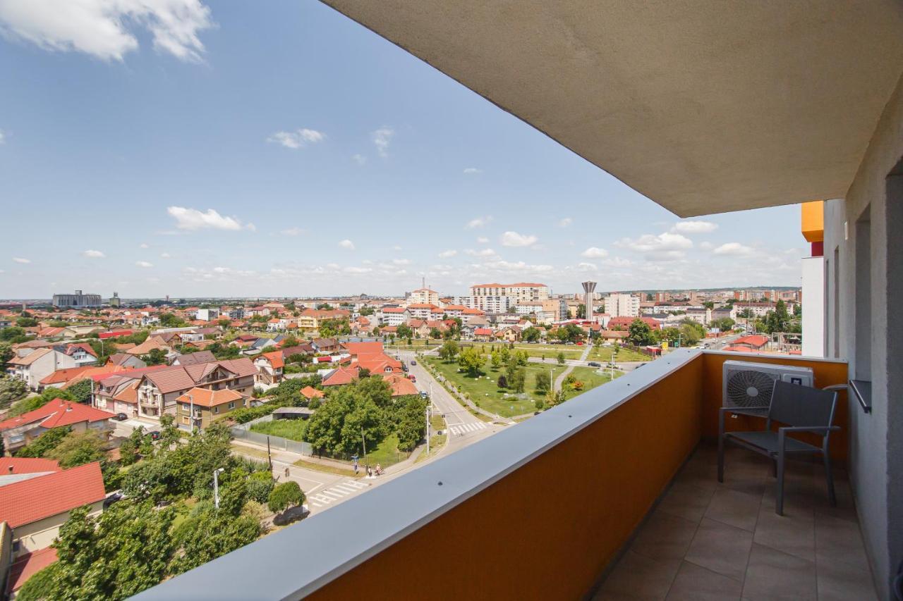 Creamy Wood Haven Apartment Oradea Exterior foto