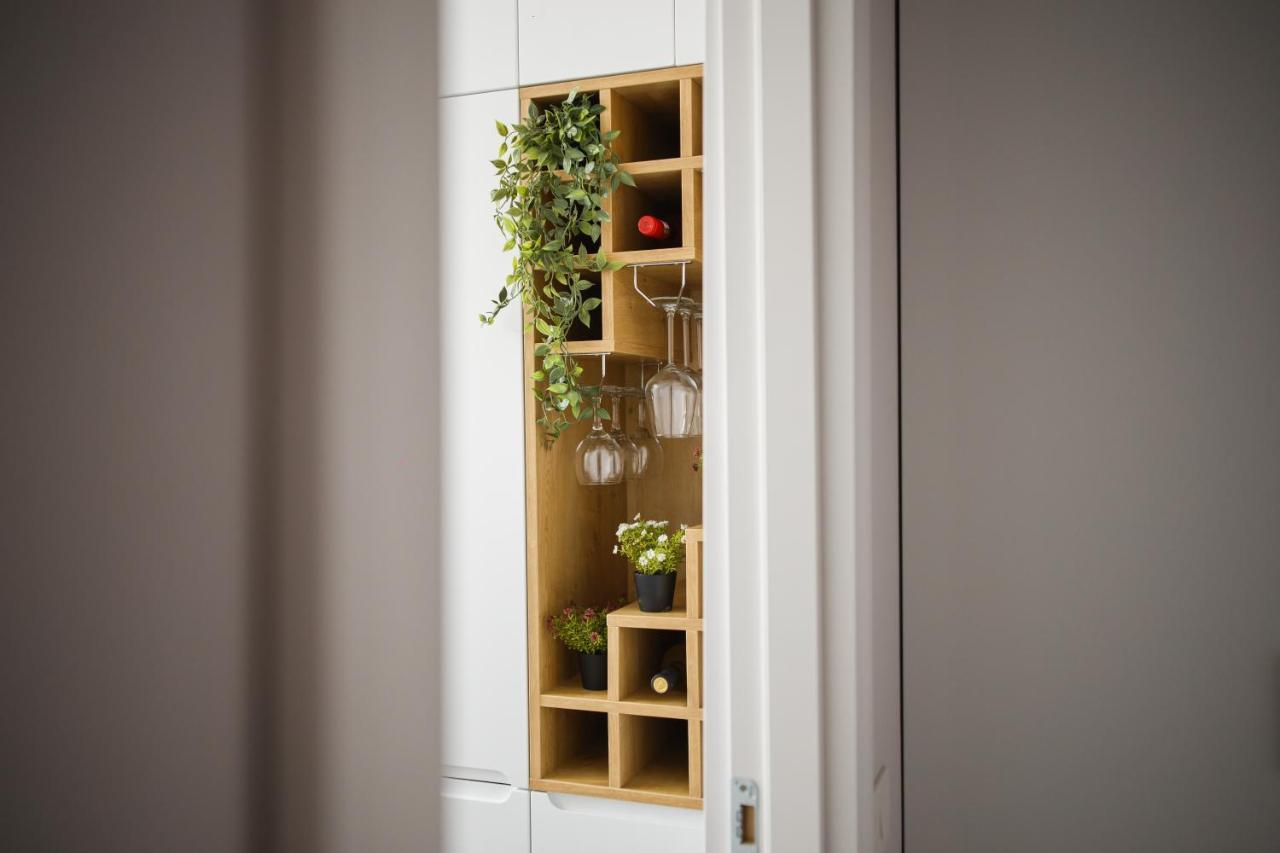 Creamy Wood Haven Apartment Oradea Exterior foto