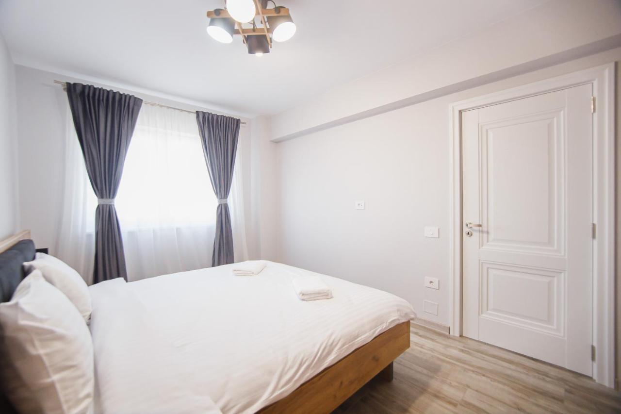 Creamy Wood Haven Apartment Oradea Exterior foto